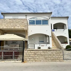 Kristina Apartman Vir